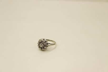 null 18k (750) white gold ring set with diamonds.
Finger size :