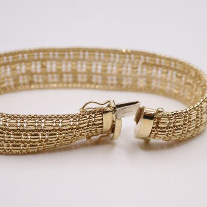 null Yellow gold bracelet 18k (750) with openwork. 
French work. 
Wrist size : 18.5...