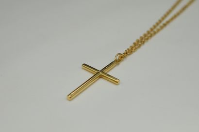 null Chain and cross in yellow gold 18K (750). 
Around the neck : approx. 58 cm -...