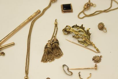 null 18k (750) yellow gold debris, some punched (eagle head): elements of a chatelaine,...