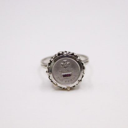 null Ring in 18k (750) white gold with a round plate "+ than yesterday - than tomorrow"....