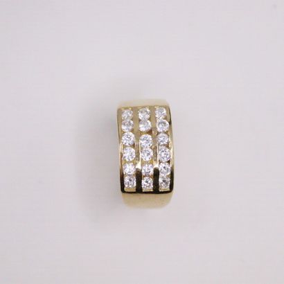 null Ring in 18k (750) yellow gold set with three lines of round white stones. 
Finger...