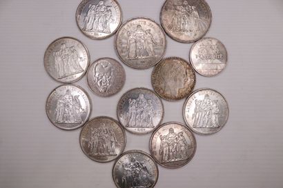 null Lot de pièces en argent comprenant : 
- 20 Francs Turin (1933)
- 10 Francs Hercule...