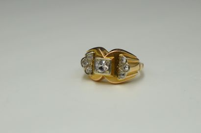 null Ring in 18k (750) yellow gold set with round white stones. 
Finger size : 48...