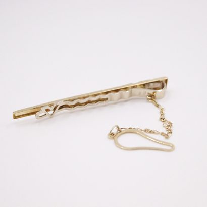 null Tie pin in 18k (750) yellow gold. 
French work. 
Weight : 4.3 g.
