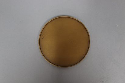 null P.M DAMMANN
Médaille uniface ronde en bronze à patine doré, profil de niké.
Diamètre...