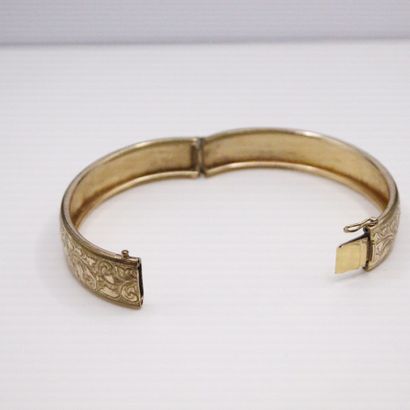 null Rigid bracelet in gilded metal with decoration of leafy scroll. 
Diameter: 6.3...