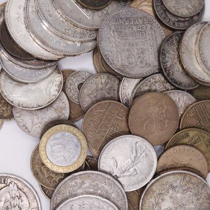 null Lot de pièces en argent comprenant : 
- 5 francs Louis Philippe I (1842 K)
-...