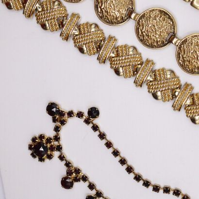 null Lot of fancy jewelry including necklaces, bracelets, earrings, rings...