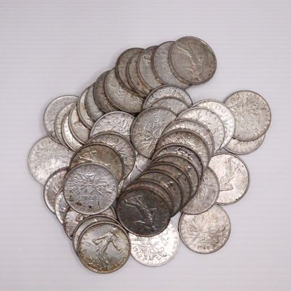 null Lot de 47 pièces en argent de 5 francs Semeuse 
Poids : 564 g.