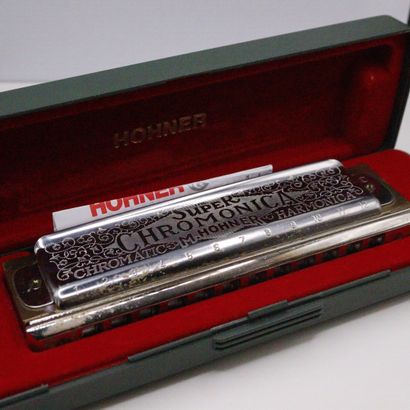 null Mr. Hohner 
Metal Harmonica model Super Chromonica 270. 
In its case. 
Size...