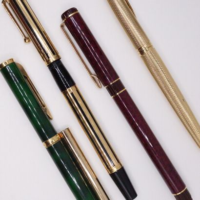 null WATERMAN 
Set of four fountain pens. 
Signed WATERMAN. 
Some fountain pens in...