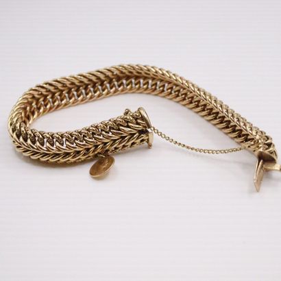 null Yellow gold bracelet 18k (750) with double mesh. 
Hallmark of master. 
French...