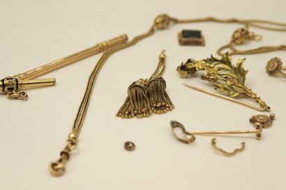 null 18k (750) yellow gold debris, some punched (eagle head): elements of a chatelaine,...