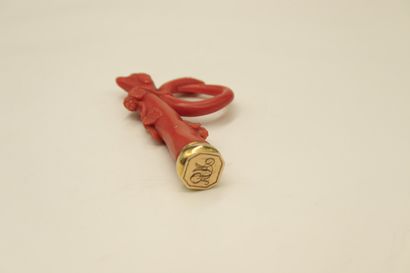 null 14k (585) gold and coral seal featuring a dog leaning against a snake with a...