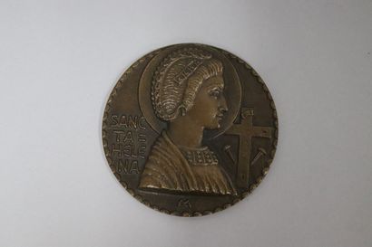 null Médaille uniface en bronze à patine brune, profil de Sainte Hélène.
Signé M....