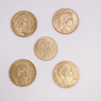 null Lot de cinq pièces en or comprenant : 
- 2 x 20 francs Napoléon III tête nue...