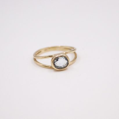 null 18k (750) yellow gold ring set with an aquamarine in closed setting. 
Finger...