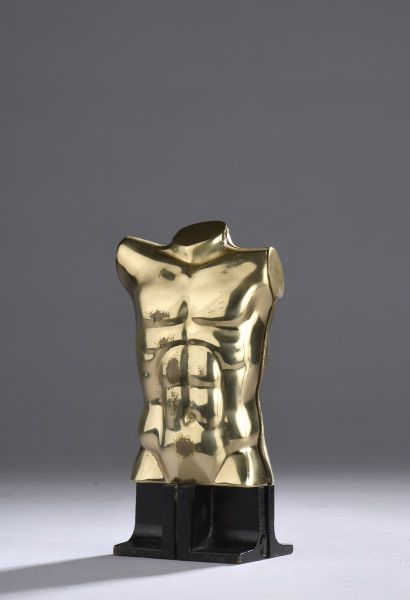 null BERROCAL Miguel, 1933-2006,
Torse épigastrique,
sculpture en métal doré sur...