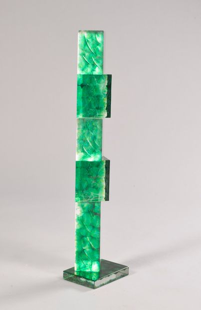 null LEPERLIER Étienne, 1952-2014
Green totem, 1983
translucent glass sculpture with...