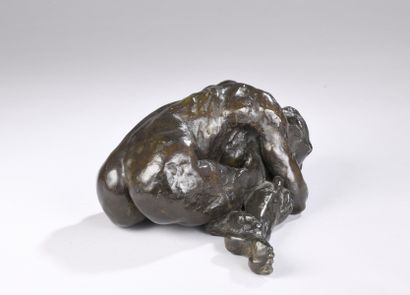 null KASPER Arnaud, born in 1962,
Curled up nude, 2002,
bronze with brown patina...