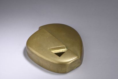 null MORALIS Yannis, 1916-2009
Sans titre
bronze à patine dorée, n°27/50 (petits...