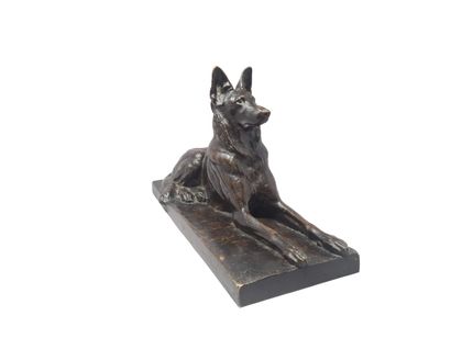 null VALETTE Henri (1877-1962)
The German shepherd, 1923
Bronze with dark brown patina,...