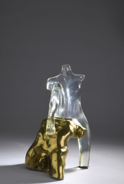 null FORTI Max, né en 1937
Couple, V-X-86
sculpture bipartite en bronze doré et plexiglas...
