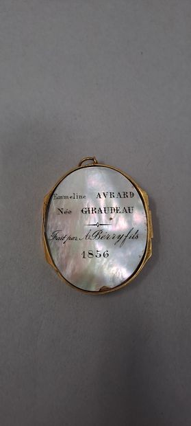 null A.BERRY FILS
Portrait d'Emmeline AVRARD
Miniature, daté 1856. 
Dim : 4,6 cm...