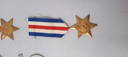 null Lot including:
1/ English decoration set:
- 2 bronze star 1939-1945
- 2 bronze...