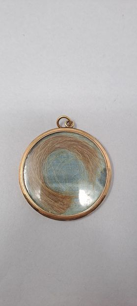 null AC
FRENCH SCHOOL OF THE 19TH CENTURY
Portrait of a man
Miniature, set in 18k...
