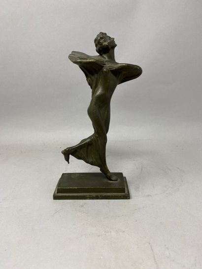 null ZELIKSON Serge (1890-1966)
La danseuse 
bronze signé sur la terrasse 
usures...