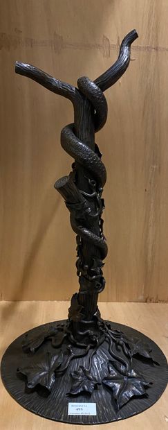 null LUGEZ (?), XXème
Sculpture en fer forgé figurant un serpent s'enroulant autour...
