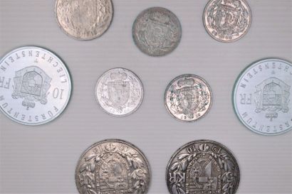 null LIECHTENSTEIN
Lot de 9 monnaies d'argent : 
5 Krone 1910,1915
2 Krone 1915
1...