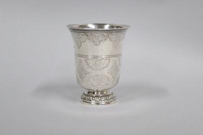 null Silver tulip tumbler. The pedestal with oval moldings and engraved decoration...
