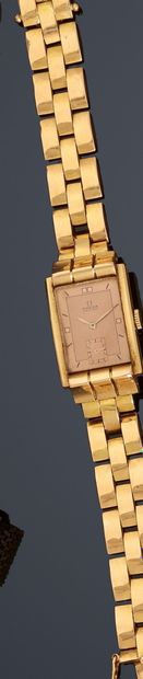 null OMEGA 
Circa 1940
N° 10638244
Men's 18k (750) yellow gold wristwatch, pink dial,...