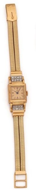 null OMÉGA 
Vers 1950
Montre bracelet pour femme en or jaune 18k (750), boîtier serti...