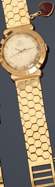 null OMEGA 
Circa 1950
Men's 18k (750) gold wristwatch, cream dial (piqué) applied...