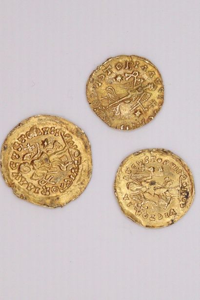 null ROMAN EMPIRE 
Lot of 3 Triens of Theodosius, Justin and Anastasius in gold 
A/...