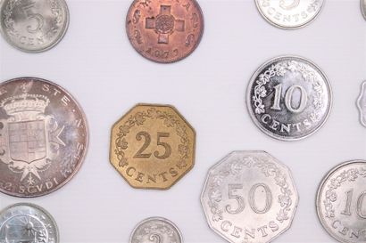 null MALTE
Lot de 20 monnaies dont 6 en argent : 
1774 1 scudo Jimenez de Texada,...