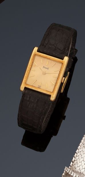null PIAGET Tank 9156 
Circa 1970
Ladies' wristwatch in 18k (750) yellow gold, gold...
