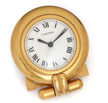 null CARTIER 
Around 1990
N° 0521466
Gilt metal bedside clock, white dial, Roman...