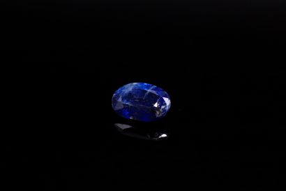 Oval blue cyanite on paper.
Probably untreated.
Weight...