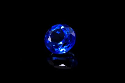 null Round topaz on paper. 
Probably treated. 
Weight : 1.07 ct. 

Diameter : 6 ...