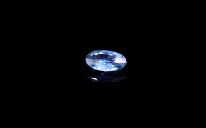 Oval blue sapphire on paper.
Weight : 0.46...