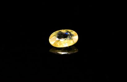 null Green yellow oval sphene on paper.
Weight : 0.78 ct

Dimensions : 7mm x 5mm