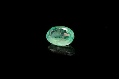 null Oval emerald on paper. 
Weight : 0.72 ct. 

Dimensions : 7mm x 5mm