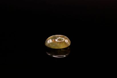 null Green sapphire oval cabochon on paper.
Probably not heated.
Weight : 2.68 cts

Size...