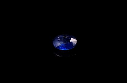 Oval sapphire on paper. 
Weight : 0.74 ct....