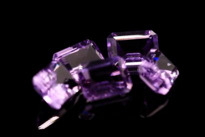null Mixed rectangular amethysts with cut sides on paper. 
Total weight : 7.13 cts....
